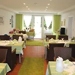 Kastanienhof 3*