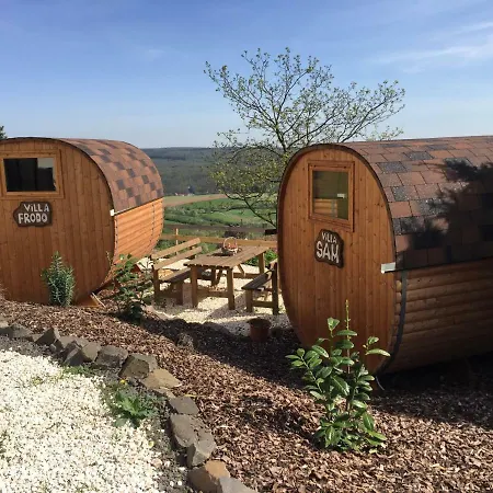 Kastanienhof מלון דירות 3*